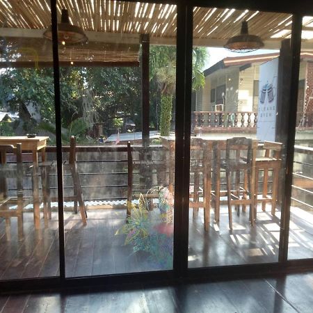 Laule'A Hostel Ель-Нідо Екстер'єр фото